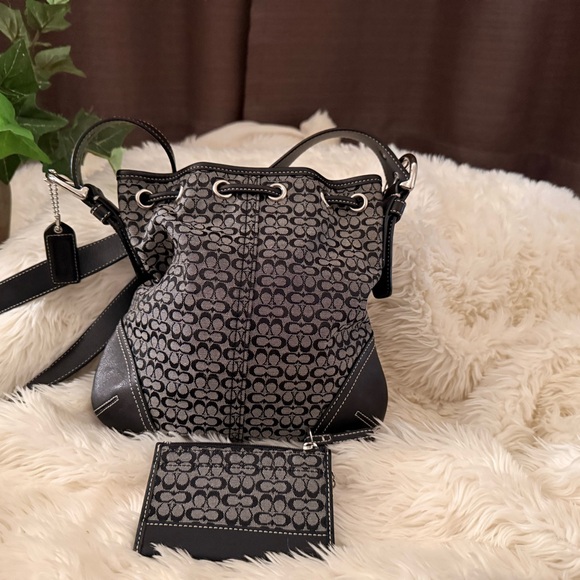Coach Black and Gray Patterned Shoulder Bag - Picture 2 of 4